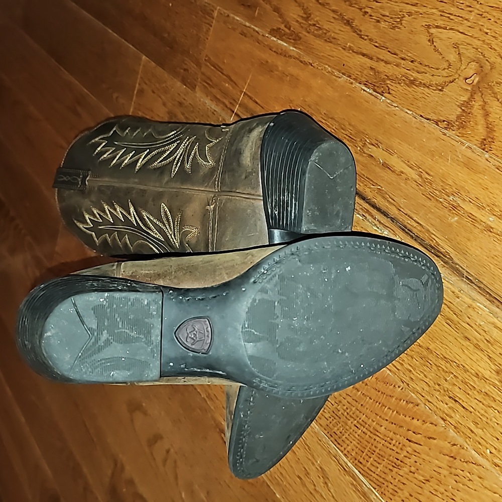 Boots - Picture 7 of 10